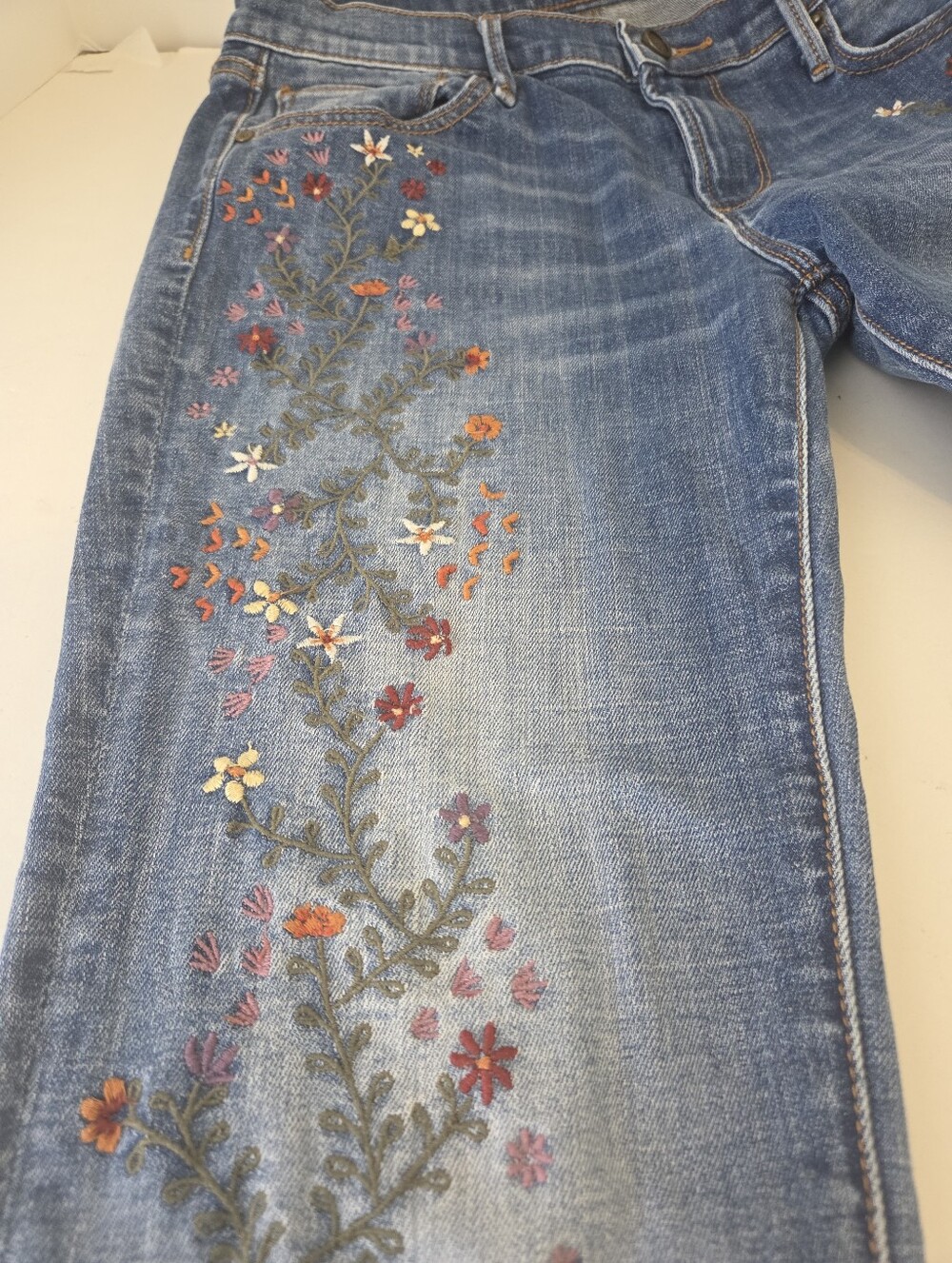Driftwood Kelly Artisan Embroidered Floral & Vine Boot Cut Jeans Size 27 - Picture 4 of 8